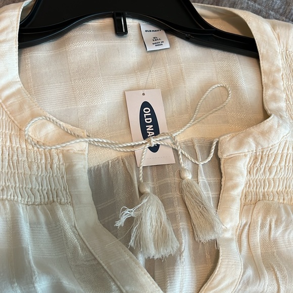 Old Navy Plus size XL Ivory color long sleeve blouse w tassel tie - Picture 11 of 12